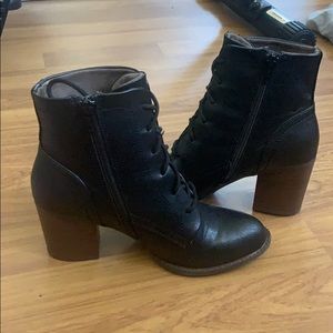 Women black chunky heel booties
